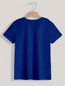 Classic Plus Size - Red T-Shirt, Suitable For Plus-Size Women, With A Blue Floral And Butterfly Design, Perfect For A Romantic Valentine's Day Look. This Short-Sleeved, Crew-Neck T-Shirt Is An Ideal Choice For Summer And Fall. A Bestseller. - 藍色 - 查看 3