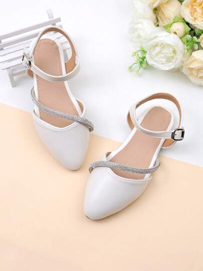 1 Pair Girls' White Crystal Pointed Toe Flat Sandals, Children's Closed Toe Dress Shoes, Elegant Princess Style For Formal Occasions, Suitable For Summer Weddings, Parties, School, And Daily Wear