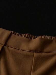 Conjunto de top plisado de hombro de color marrón sólido y elástico para uso casual y pantalones blancos de cintura elástica - Marrón - Ver 3