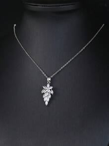 1pc Fashionable Niche Luxury Leaf Pendant Necklace, Minimalist Elegant Cubic Zirconia Inlaid Clavicle Chain, Suitable For Women's Daily Wear - Silver - View 2
