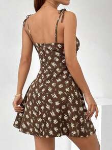 Vestido midi con estampado floral y tirantes anudados en los hombros, vestido bohemio sin espalda con nudo, busto fruncido sin mangas con tirantes finos, ajuste regular, vestido corto con estampado floral pequeño, para primavera/verano, uso diario - Marrón - Ver 2