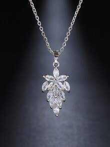 1pc Fashionable Niche Luxury Leaf Pendant Necklace, Minimalist Elegant Cubic Zirconia Inlaid Clavicle Chain, Suitable For Women's Daily Wear - Silver - View 7