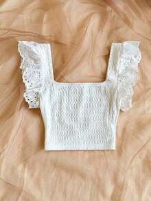 Elegante top corto de mujer de punto con plisados, adornos de encaje floral y diseño ideal para vacaciones - Blanco - Ver 2