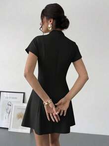 Vestido mini de línea A con fruncido de unicolor, adecuado para el uso diario en verano - Negro - Ver 2