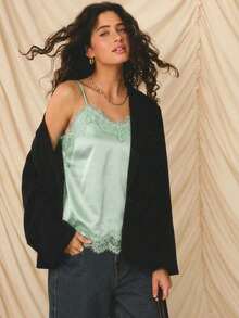 -E Elegante conjunto de vacaciones para mujer con top de tirantes finos, ajuste ceñido, de satén beige con ribete de encaje - verde menta - Ver 7