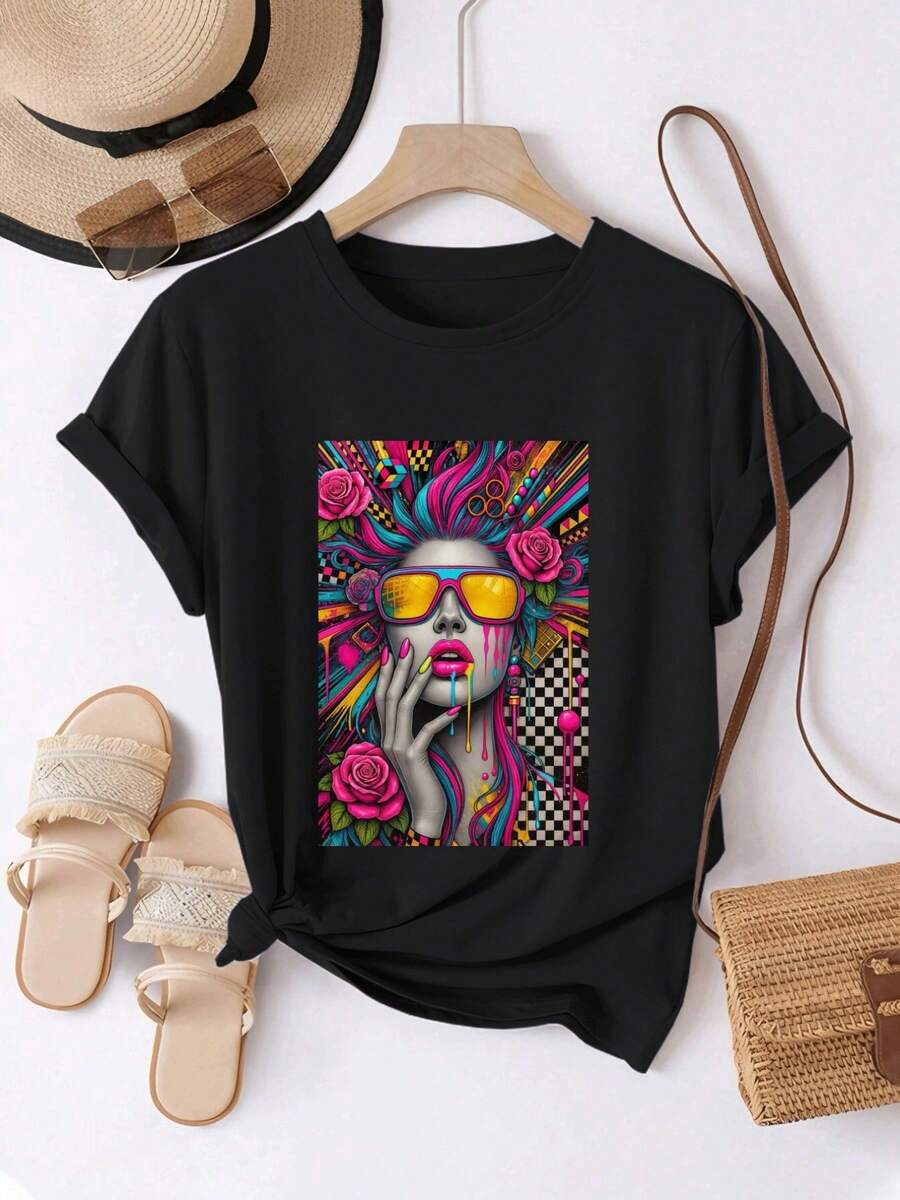 Camiseta de mujer: Camiseta cómoda y casual de manga corta y cuello redondo con un vibrante estampado artístico que muestra una rosa y una chica con gafas de sol. Cuello redondo, longitud regular, adecuada para todas las estaciones. Moda cotidiana ideal para la ropa femenina de primavera y verano. - Negro - Ver 1