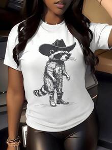 Mapache con sombrero vaquero y botas simboliza la valentía y el espíritu libre del oeste reflejando humor y confianza camiseta de mujer casual moderna cómoda para uso diario elegante - Blanco - Ver 5