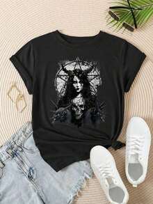 Camiseta Casual de Manga Corta para Mujer - Diseño Gótico en Blanco y Negro con Calavera y Pentagrama, Cuello Redondo, Top de Verano, Lavable a Máquina, Camisetas para Damas, Ropa Casual, Estilo Moderno, Ajuste Cómodo  
 -Blanco - Negro - Ver 2
