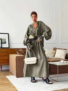 Vestido de lino estilo francés tierno 2026, cuello V, manga larga, cintura ajustada con lazos y abertura lateral, diseño elegante y delicado. - Verde - Ver 1