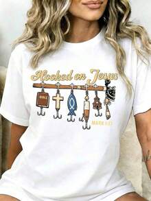 1 Christian Fishing T-Shirt With Cross And Fish Design, With The Phrase "Hooked On Jesus", According To Mark 1:17, Religious Gift For Women And Men, Faith Inspired Clothing, 180g, 100% Cotton. - 白色 - 查看 7