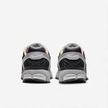 Giày Nike Zoom Vomero 5 nam, chất liệu mềm mại, thoải mái, có đệm, thoáng khí, lưới, đa năng, kiểu dáng retro, nhẹ, giày thể thao cổ thấp màu xám/đen. - Xám đen - Xem 5