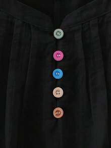 Blusa sin mangas de mujer con cuello plisado, decoración de botones de colores y diseño minimalista elegante de unicolor - Negro - Ver 6