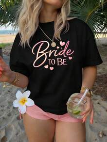 Elegante camiseta de manga corta con cuello redondo para mujer, hecha de fibra, lavable a máquina y fácil de cuidar, con estampados de letras casuales y un diseño de corazón rosa con la frase "Bride to Be", una nueva camiseta de verano 2026, adecuada para viajes y uso diario, camiseta de moda chic. - Negro - Ver 8