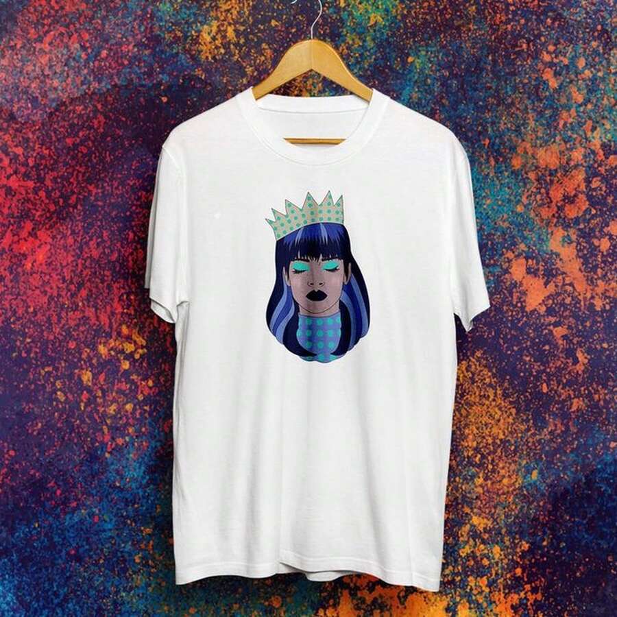 12 Naughty And Good Gifts For Every Member Of The RiH1anna220G Navy Essential Unisex Cotton T-Shirt, 220g Of Unique Softness. Designed To Fit All People, Men And Women Alike. Durable, High-Quality Fabric, Ready For Any Cut, Delicate To The Touch But Built To Withstand. Lightweight Tops For Women, Fall Outfits, Vacation Wear, New Year's Costumes For Her. - 白色 - 查看 1