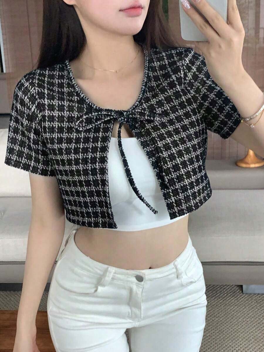 Camiseta de manga corta con nudo delantero y estampado de cuadros, top corto para mujeres - Blanco y Negro - Ver 1
