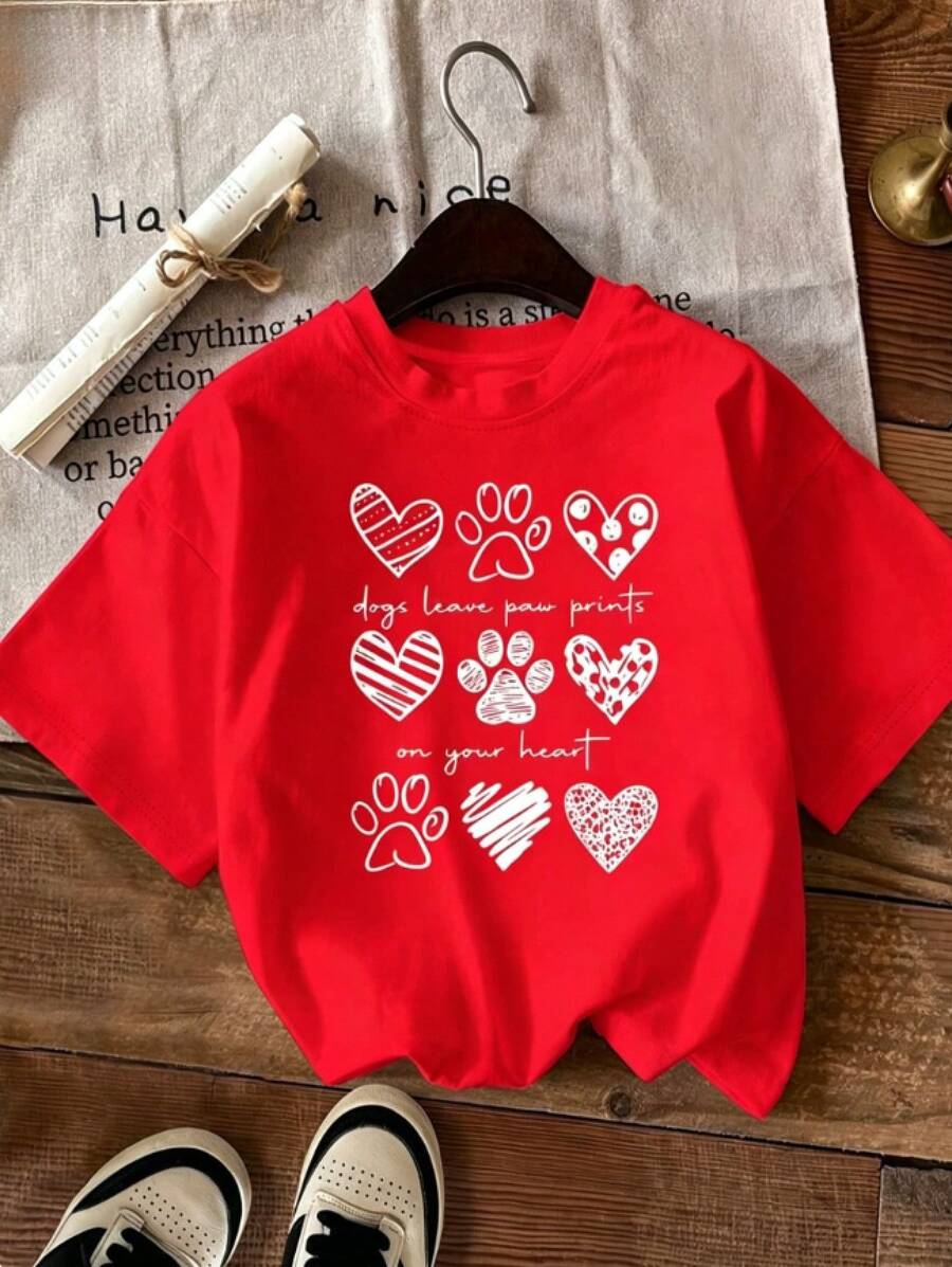 Camiseta de Manga Corta con Estampado de Huella de Perro y Corazón - Unisex, Corte Holgado - Cómoda, Estilo Vintage Urbano - Camiseta de Algodón - Rojo - Ver 1