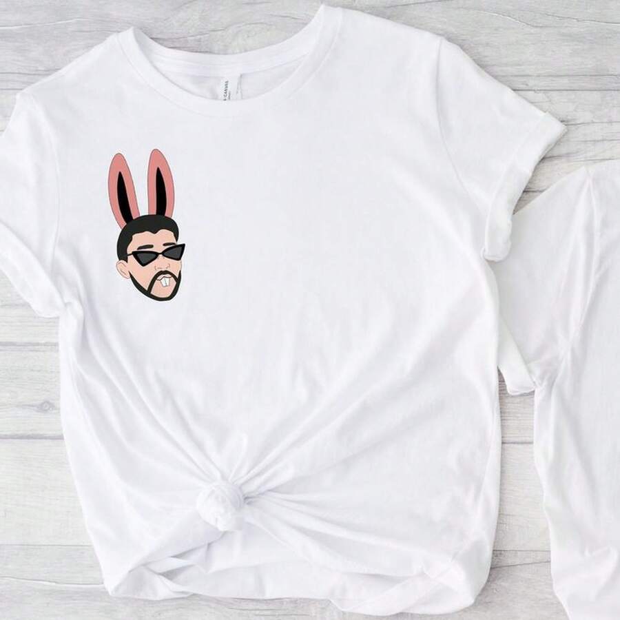 Camiseta b1ad bunny YHLQMDL1G220G C1AmiS1eta de AL1Godn esencial uniS1ex, 220 g de suavidad úniC1A. PensA1DA1 Para A1DAptarse a todaS1 Las perS1onas, hombres y mujeres por igual. Tela duradera de gran C1Alidad, listA1 Para cualquier corte, D1ELIC1A1DA al tacto pero construidA1 Para resistir. TopS1 Ligeros mujer, conjuntos otoñales, ropa de vaC1Aciones, disfraces de new years para ella. - Blanco - Ver 1