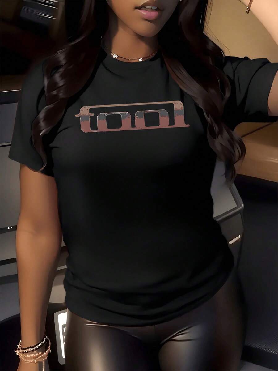 Central Figure Highlighting Aged Metallic Lettering Evokes Modern Strength And Urban Energy Against A Dark Background That Symbolizes Bold Determination And Contemporary Elegance. Comfortable Casual Women's T-Shirt For Everyday Wear. - 黑色 - 查看 1
