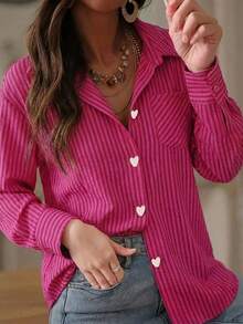 Camisa elegante de mujer para uso diario, nueva llegada de primavera, serie de prendas de vestir con estilo, camisa de manga larga con cuello elegante, decoración de botón con corazón dorado, cita romántica, Día de San Valentín, camisa de color - Rosa Fucsia - Ver 1