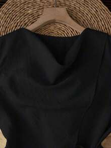 Nuevo diseño asimétrico de verano, cuello acampanado, dobladillo dividido de color caqui claro de nicho, cintura con lazo, chaleco sin mangas para mujer, top de tirantes de verano para mujer, elegante para vacaciones y días de descanso. - Negro - Ver 3