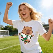 Tops para mujer de algodón para mujer con estampado de lindo capibara jugador de fútbol, manga corta, corte regular, cuello redondo, top casual de verano, ropa de verano para mujer, ropa de vacaciones para mujer, tops para mujer, tops y conjuntos de verano, ropa de verano, regalos de Pascua, regalos para la Copa Mundial 2026. - Blanco - Ver 6