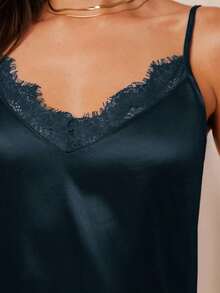Camiseta de satén azul elegante para mujer con cuello de encaje, versátil para usar en primavera/verano o como prenda de abrigo debajo de chaquetas en otoño/invierno - Azul marino - Ver 7