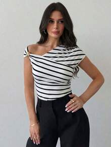 Camiseta ajustada con hombro asimétrico, cintura fruncida y decoración metálica, elegante y modesta para uso diario, color blanco, primavera/verano - Blanco y Negro 2 - Ver 9