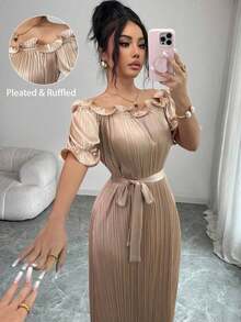 Petite Vestido elegante de color champán con mangas cortas, hombros descubiertos y volantes - Champán - Ver 1