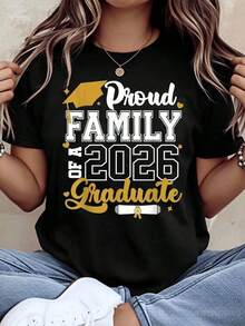 Camiseta de manga corta con diseño de gorra de graduación y diploma para celebrar la graduación de 2026, camiseta para el verano. - Negro - Ver 1