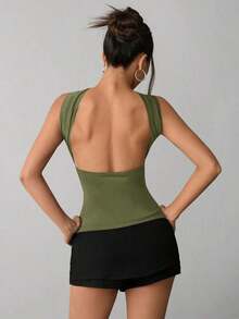 Top corto de mujer elegante y sexy con cuello halter y espalda descubierta - Verde militar - Ver 2