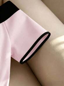 Blusa elegante y de moda para mujer, con diseño minimalista y versátil, con contraste de color negro y blanco, decoración de hebilla metálica y volantes en el bajo, para el verano - Rosa Pálido - Ver 5