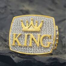 Anillo de motorista de oro de 18 quilates con baño de oro, con diseño geométrico cuadrado grabado y circonita cúbica para hombres - Dorado - Ver 10