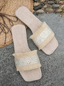 2026 Nuevas sandalias planas tejidas con decoración de borlas sueltas, sandalias de punta cuadrada con textura de lino, adecuadas para tallas grandes, artículos esenciales de viaje para el verano - Beis - Ver 3