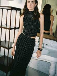 Conjunto de dos piezas estilo vintage francés: top sin mangas de cuello medio + falda midi de talle bajo con estampado de lunares, corte ajustado y look elegante con mucho estilo. - Negro - Ver 4