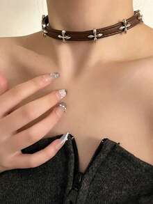 1件棕色復古做舊十字架吊墜頸鍊，深色龐克風鎖骨鏈，適合女性日常配戴 - 咖啡 - 查看 6
