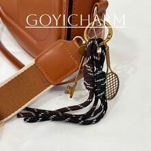 GOYICHARM 2026 复古马鞍包 | 时尚方形搭扣翻盖设计 | 简约斜挎包，附赠挂饰 - 彩色 - 查看 18