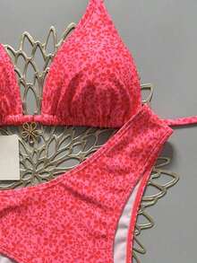 Conjunto de bikini de 2 piezas con tirantes finos, cuello halter, base negra, lunares blancos y estampado aleatorio dulce y lindo con corte alto en los laterales para mujer, primavera/verano 2026 - Multicolor 5 - Ver 5