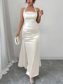 Vestido camisero elegante de color champagne, con tela de satén elástica y abertura lateral de largo maxi - Blanco - Ver 5