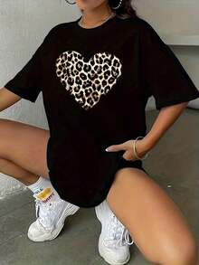 Under The Radar - Leopard And Heart Print Short Sleeve T-Shirt, Crew Neck - Urban Vintage Style, Unisex, Loose Fit, Cotton, Short Sleeve, Crew Neck. - 黑色 - 查看 1