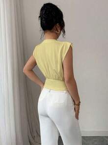 Nueva camiseta sin mangas ajustada para mujer con cuello alto de punto, media cremallera frontal y estilo informal - Amarillo claro - Ver 2