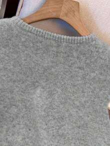 1 pieza Chaleco de punto de mujer minimalista de unicolor con botón de metal suave, parte superior casual versátil, suéter de moda de cuello redondo - Gris - Ver 4
