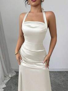 Vestido camisero elegante de color champagne, con tela de satén elástica y abertura lateral de largo maxi - Blanco - Ver 3