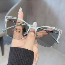 男女通用变色镜片眼镜 - 透明镜片半框猫眼金属镜框。可缓解电脑、电视、手机和游戏引起的眼疲劳，也可作为装饰眼镜佩戴。 - 漸變灰色 - 查看 11