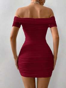 Vestido ajustado para mujer con hombros abiertos, manga corta y adornos con cuentas - Burdeos - Ver 2