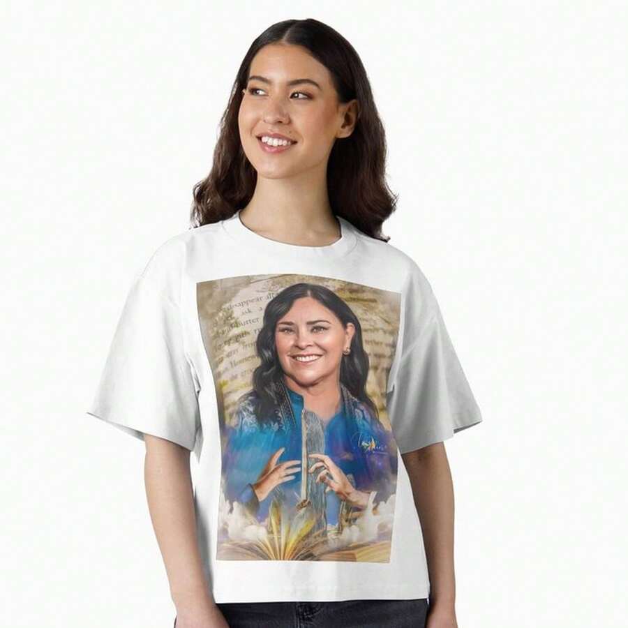 Diana G220G Loose Fit T-Shirt. Essential Unisex Cotton T-Shirt, 220g Of Unique Softness. Designed To Fit All People, Men And Women Alike. Durable, High-Quality Fabric, Ready For Any Cut, Delicate To The Touch But Built To Last. Lightweight Tops For Women, Perfect For Autumn Outfits, Vacation Wear, And New Year's Costumes. - 白色 - 查看 1