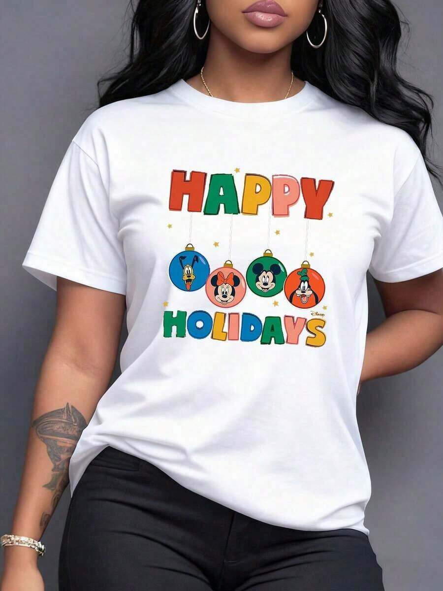 Figuras festivas colgando como esferas coloridas que expresan alegría y espíritu navideño con letras grandes que forman la frase Happy Holidays camiseta para mujer cómoda de manga corta perfecta para celebrar con energía positiva,Camiseta de mujer elegante. - Blanco - Ver 1