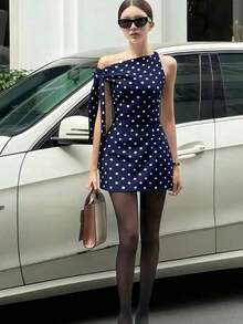 Vestido mini ajustado con estampado de lunares asimétrico y tirantes, elegante negro para primavera/verano - Azul marino - Ver 7
