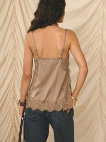 -E Elegante conjunto de vacaciones para mujer con top de tirantes finos, ajuste ceñido, de satén beige con ribete de encaje - Caqui - Ver 2