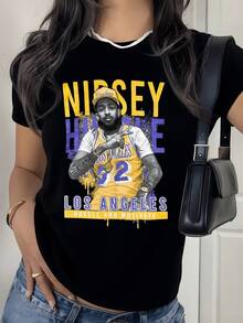 Retrato artístico vibrante que muestra una figura urbana con chaqueta deportiva en tonos morado y amarillo transmitiendo energía callejera y espíritu motivador con letras de Los Ángeles camisetas de mujer casual moderna - Negro - Ver 8