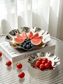 1 pieza Plato de frutas de acero inoxidable de lujo con borde ondulado, bandeja de metal de estilo nórdico asimétrico, plato para aperitivos y frutas para la sala de estar, bandeja de acero inoxidable con efecto espejo de , diseño de borde ondulado asimétrico, plato de frutas para el hogar, plato de postre, plato de frutas de metal de alta gama con borde ondulado, diseño de gran capacidad, almacenamiento de aperitivos, frutas y postres en la mesa de café - Plateado - Ver 10